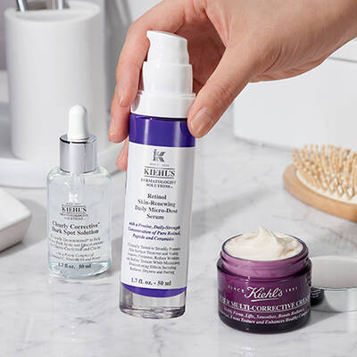 Retinol Reduces Blemishes & Breakouts